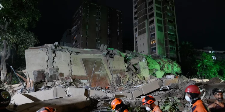 Temen más de 10 mil muertos tras devastadores terremotos en Venezuela