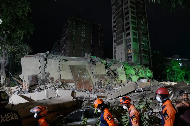 Temen más de 10 mil muertos tras devastadores terremotos en Venezuela