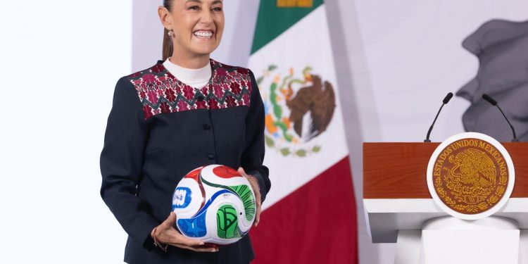 Sheinbaum apuesta por “respeto y cooperación” con gobierno de Abelardo de la Espriella en Colombia 