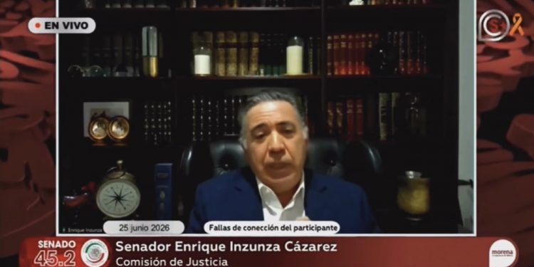 Reaparece Enrique Inzunza en el Senado tras 57 días de ausencia; participa en Comisión de Justicia