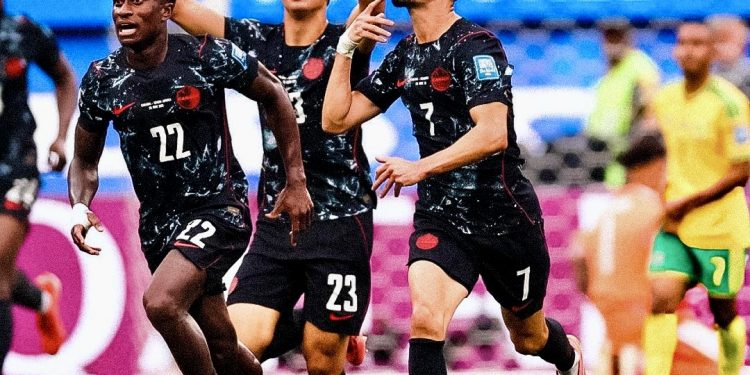 Canadá hace historia: vence a Sudáfrica al minuto 91 y clasifica por primera vez a los octavos de final