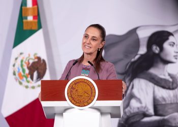 Sheinbaum destaca inflación de 3.55% y presume baja en precios del jitomate y combustibles