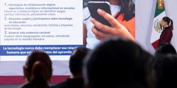 Sheinbaum va contra los algoritmos adictivos; abre debate nacional para regular redes sociales en menores