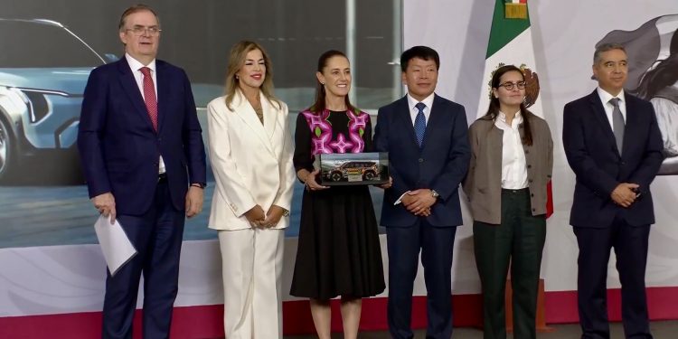 KIA apuesta por México con inversión de 649 millones de dólares; producirá por primera vez un vehículo eléctrico en Nuevo León