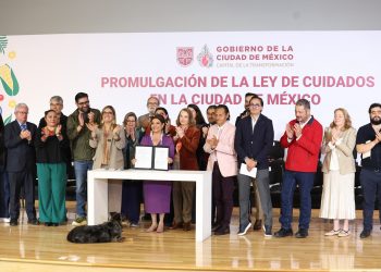 Promulga Clara Brugada la primera Ley de Cuidados del país; busca reconocer el cuidado como un derecho