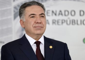 Senado paga con cheques la dieta de Enrique Inzunza tras congelamiento de sus cuentas
