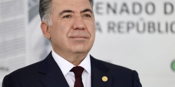 Senado paga con cheques la dieta de Enrique Inzunza tras congelamiento de sus cuentas
