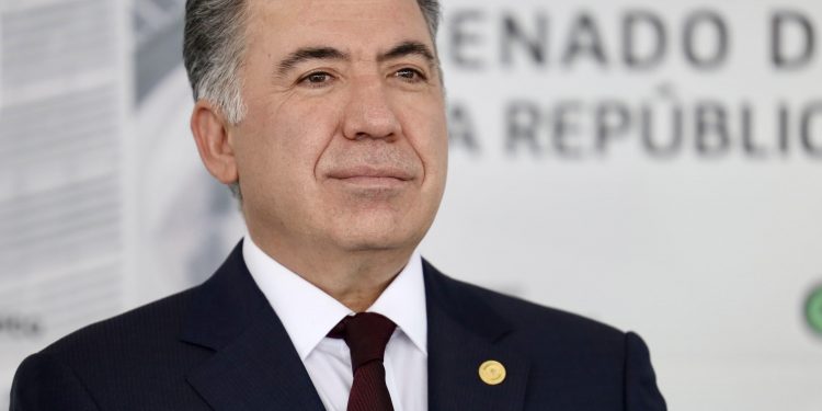 Senado paga con cheques la dieta de Enrique Inzunza tras congelamiento de sus cuentas