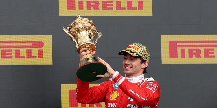 Drama en el GP de Gran Bretaña: Leclerc triunfa, Verstappen se estrella y Antonelli pierde terreno