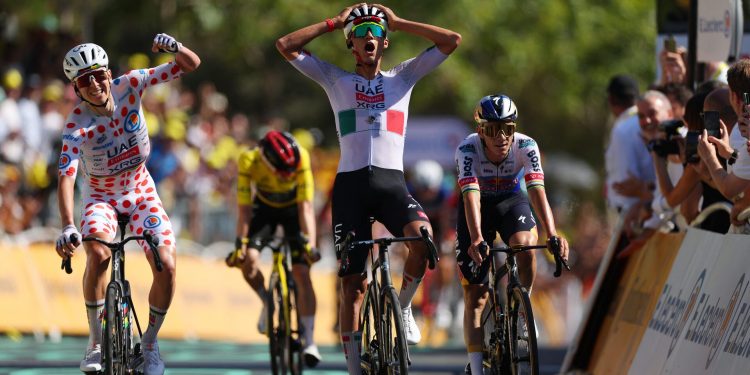 Isaac del Toro gana la segunda etapa del Tour de Francia y hace historia para México