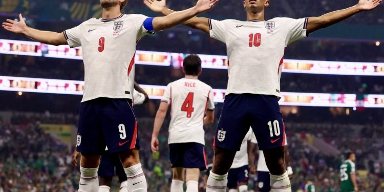 México se queda cerca de la hazaña; Inglaterra resiste con diez y sigue adelante