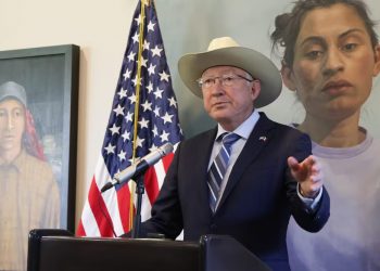 Ken Salazar responde a Sheinbaum: “La verdad es la verdad; EU no participó en la captura de ‘El Mayo’”