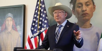 Ken Salazar responde a Sheinbaum: “La verdad es la verdad; EU no participó en la captura de ‘El Mayo’”