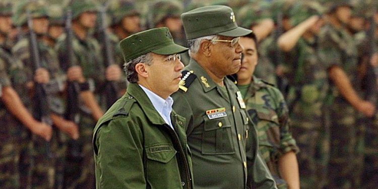 Sheinbaum marca distancia con Calderón: “En México no operarán agencias de EU”