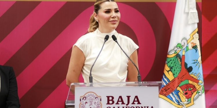 Oposición acusa posible traición a la patria; Morena defiende a Marina del Pilar