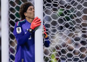 Tras 22 años bajo los tres postes, Memo Ochoa anuncia su retiro