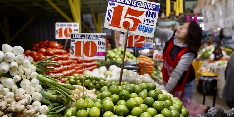 Inflación baja a 3.10%, su menor nivel en meses por caída de frutas y verduras