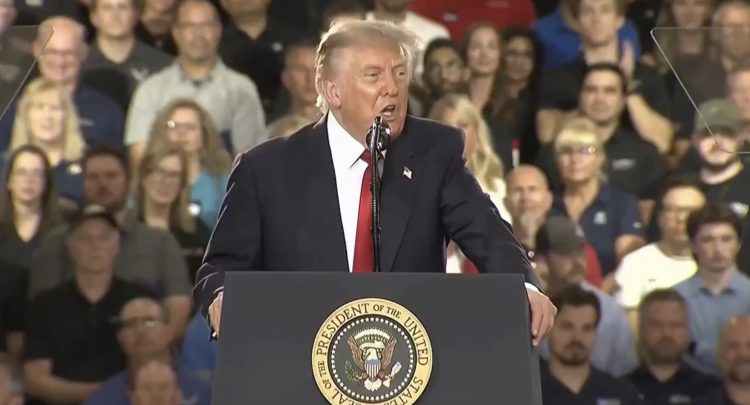 Trump presume que los aranceles frenan la salida de empresas a “Mejijo”
