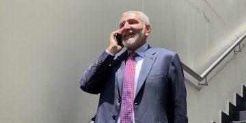 Adán Augusto reaparece tras tres semanas y evade preguntas sobre supuesta investigación por “huachicol fiscal” y cancelación de visa 
