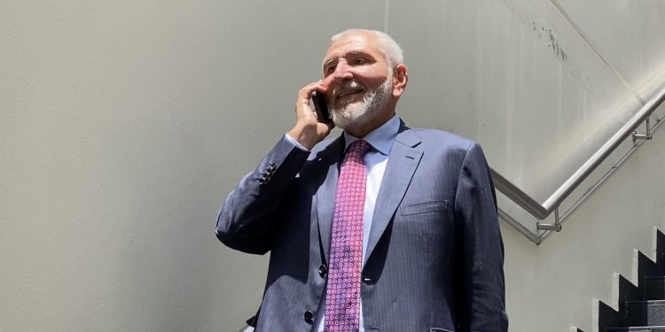 Adán Augusto reaparece tras tres semanas y evade preguntas sobre supuesta investigación por “huachicol fiscal” y cancelación de visa