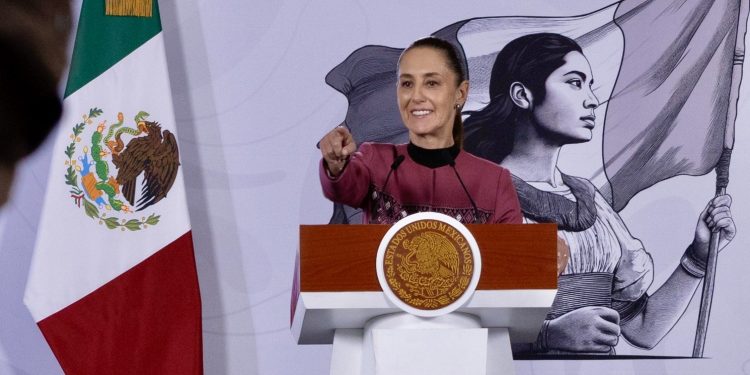 “Si hubiéramos querido censurar, ya lo hubiéramos hecho”; Sheinbaum rechaza que la reforma sobre audiencias limite la libertad de expresión