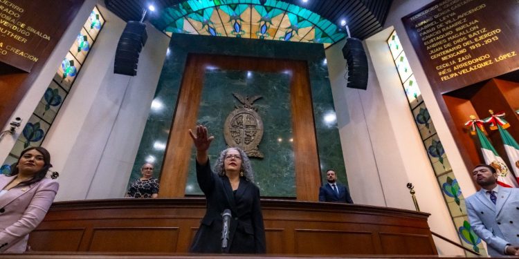 Graciela Domínguez Nava asume como gobernadora interina de Sinaloa tras licencia de Rocha Moya