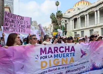 De Bellas Artes al Zócalo: marchan por el derecho a una muerte digna