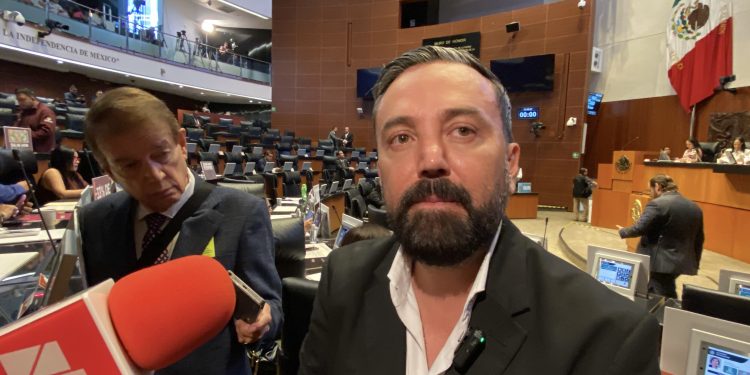 Arturo Ávila alista demanda contra Carlos Eduardo Guitiérrez, diputado del PRI, por daño moral tras altercado en el Senado