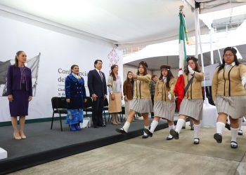 Sheinbaum encabeza regreso a clases de 28 millones de estudiantes desde secundaria de la CDMX