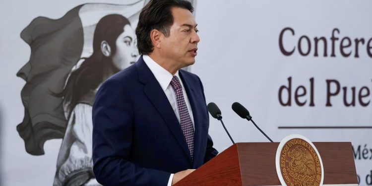 81% de maestros pide reglas para regular el uso de celulares en las escuelas