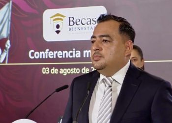 Gobierno inicia depósito de 2,500 pesos para útiles y uniformes