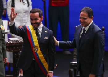 Abelardo de la Espriella asume la Presidencia de Colombia en Cali y promete descentralizar el poder