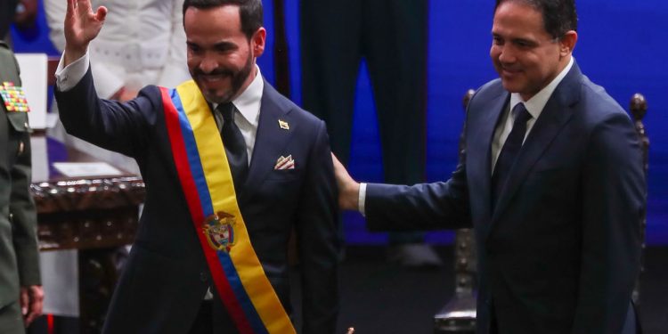 Abelardo de la Espriella asume la Presidencia de Colombia en Cali y promete descentralizar el poder