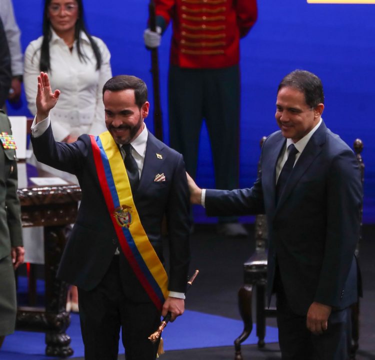 Abelardo de la Espriella asume la Presidencia de Colombia en Cali y promete descentralizar el poder