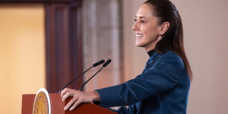 Sheinbaum acepta cambios a reglas de derechos de las audiencias, pero advierte: defensor y Código de Ética “no están en discusión”