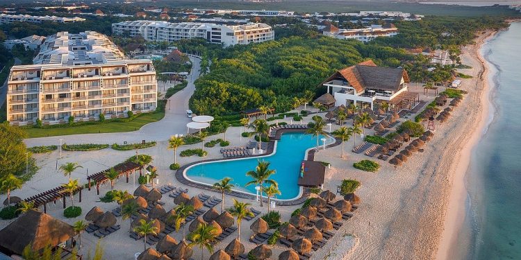 COFEPRIS descarta Cyclospora en 16 hoteles de la Riviera Maya tras alerta del Reino Unido