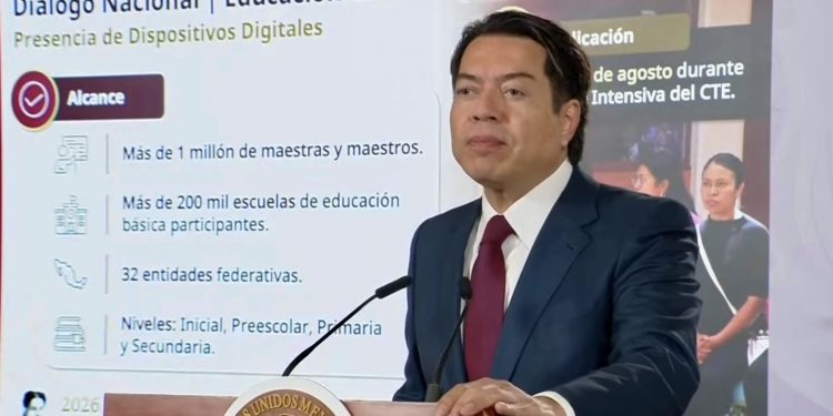 ¡Alto al celular en las aulas! SEP pone en manos de más de un millón de maestros el futuro de los dispositivos digitales