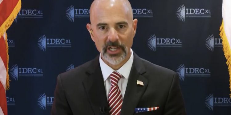 Director de la DEA acusa que funcionarios de alto nivel en México colaboran con cárteles