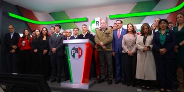 Alejandro Moreno acusa a Morena de “cerco informativo” y anuncia ofensiva nacional por libertad de expresión
