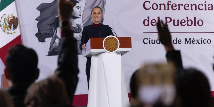 Sheinbaum niega “lista negra” de periodistas y reta a quienes hablan de censura: “Hay libertad de expresión total”