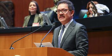 Reforma constitucional busca blindar Presidencia y gubernaturas contra doble nacionalidad: Mier