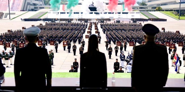 Sheinbaum: la fuerza militar debe estar al servicio de la paz y la dignidad humana