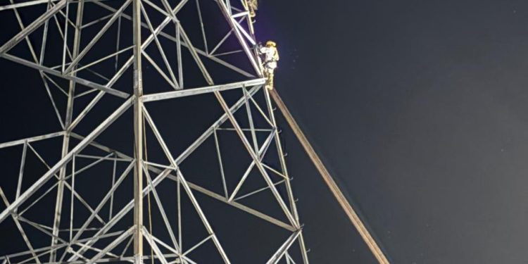 Vandalismo en líneas de alta tensión deja sin luz a miles en cuatro estados; CFE restablece servicio al 100%