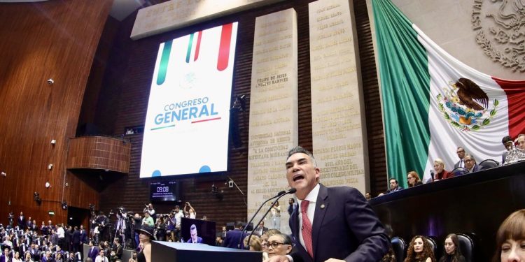 Alejandro Moreno llama a un “solo frente” opositor para derrotar a Morena en 2027 y 2030