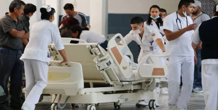 Sufre violencia 54% de los médicos residentes en México; CNDH alerta de crisis estructural