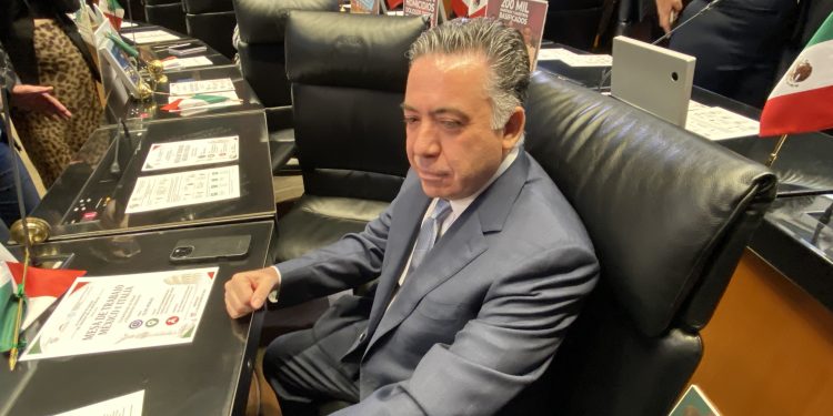 Inzunza desafía rumores y se queda en el Senado: “No me solicitó nada” Sheinbaum