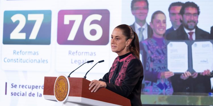 Sheinbaum niega ruptura con AMLO y acusa a adversarios de querer dividir a Morena