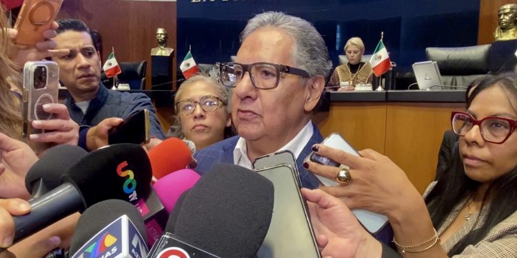 Morena analizará si Inzunza conserva presidencia de comisión y cargos en el Senado