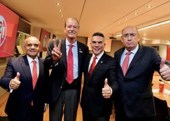 Alito Moreno y Vicente Fox exploran sumar fuerzas opositoras
