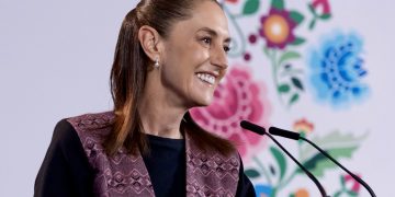 Sheinbaum descarta nuevos programas de Bienestar y apuesta por ampliar becas universitarias